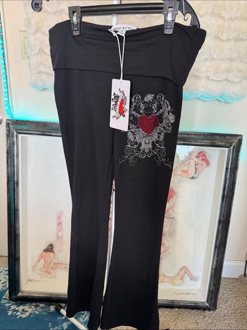 Black Wide-Leg Yoga Pants with Red Heart Embellishment - Picture 4 of 7